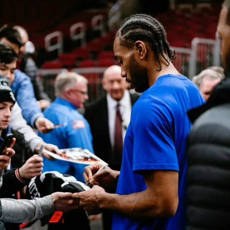 国乒8-2法国赛后爆冷！梁靖崑失守引深思！郭焱点评一针见血！（国乒8-2法国后爆出冷门：梁靖崑失守引发反思，郭焱点评直指要害）