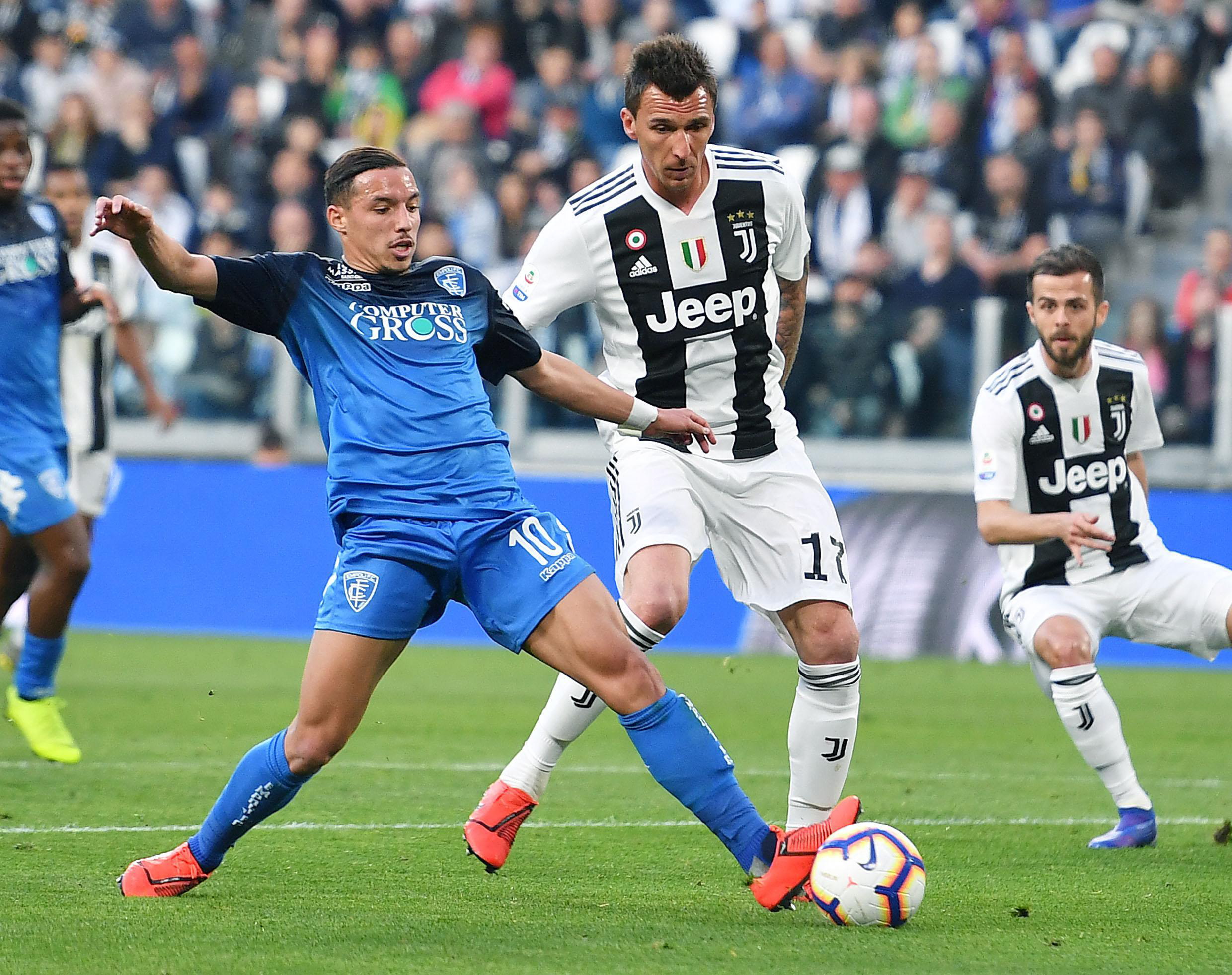 帕金斯：湖人防守糟糕的根源是东契奇，他整场都在向裁判抱怨（帕金斯：湖人防守差的主因是东契奇，他全场对裁判抱怨不休）