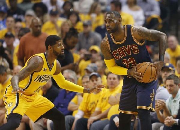 斯玛特谈狄龙和詹姆斯冲突：两个竞争者在场上针锋相对（斯玛特评狄龙与詹姆斯冲突：两位竞争者在场上硬碰硬）