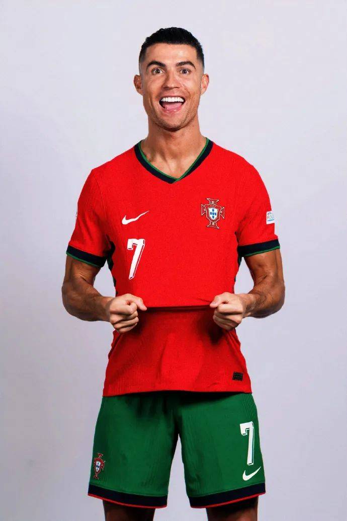 德转列21世纪参与进球榜：梅西1339球居首，C罗1253球第二（德转发布21世纪参与进球榜：梅西参与1339球居首，C罗以1253球紧随其后）