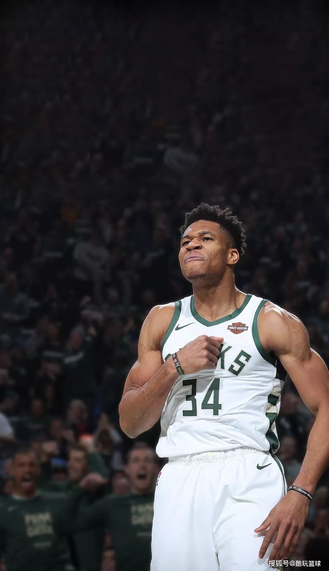 安全裤兜Cucurella & Yamal last night 👬（昨夜Cucurella把Yamal装进口袋里 👬）