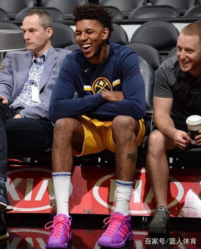 图片报：多特正在讨论是否为施洛特贝克、阿德耶米加解约条款（图片报：多特蒙德正商议是否为施洛特贝克、阿德耶米设置解约条款）