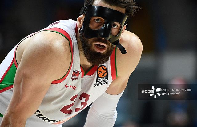 TA分析3-4-3阵型：从链式防守到战术万花筒，攻守易形的现代解法（TA解读3-4-3阵型：从链式防守到战术万花筒，攻防可变的现代方案）