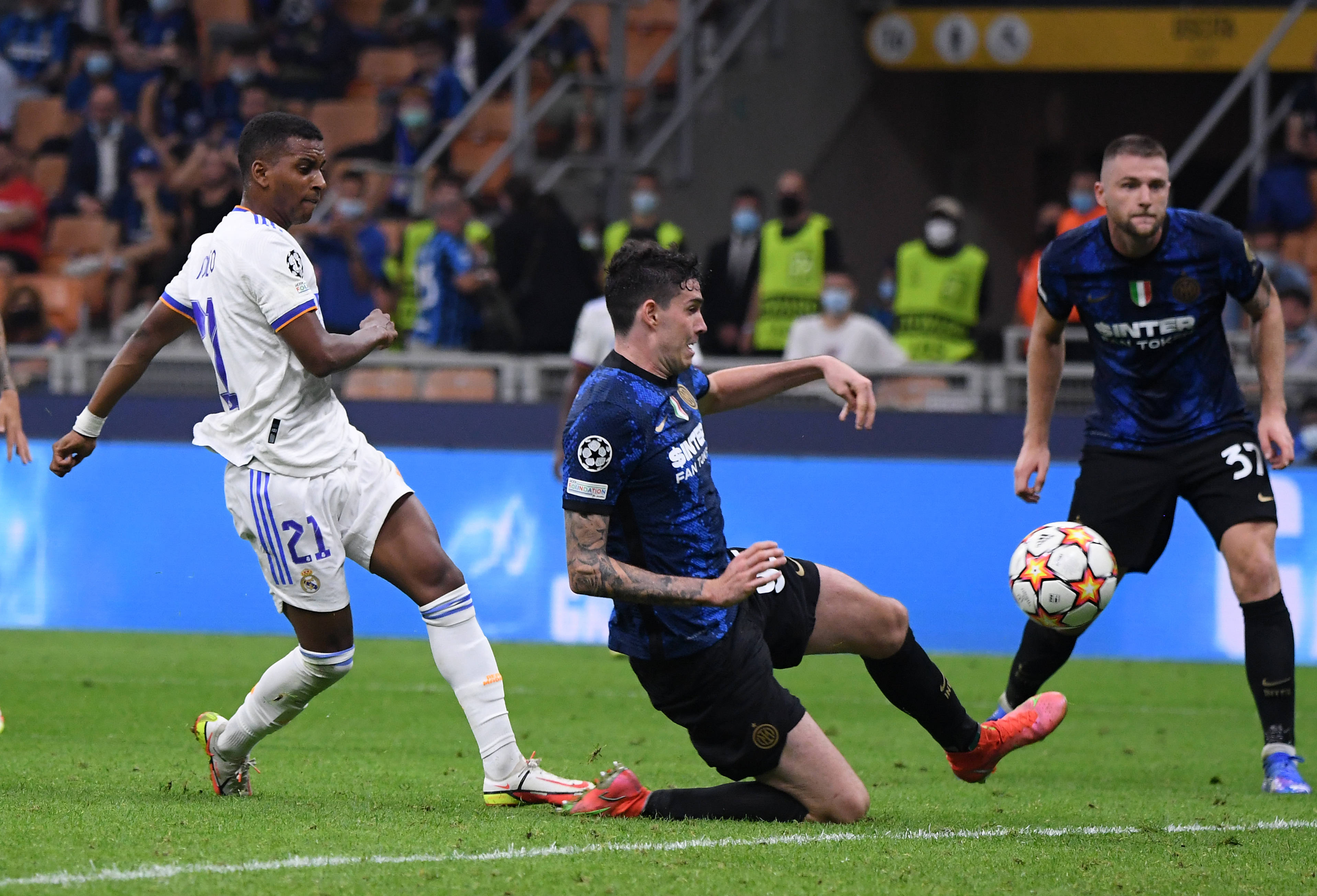 越南记者质疑国安近期比赛强度，拉米罗：各队差距其实并不大（越南记者质疑国安近期赛程强度，拉米罗回应：各队实力差距并不悬殊）