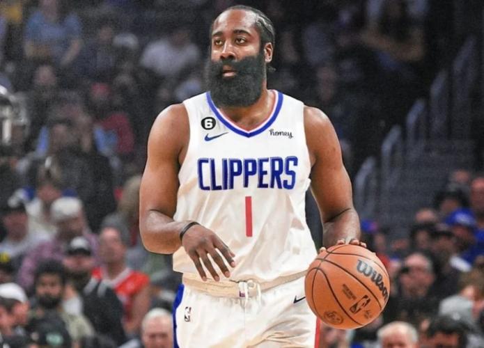 17岁中国少年在美高中拍运动,还清器材贷款（17岁中国少年在美高中拍摄体育赛事，已还清设备贷款）