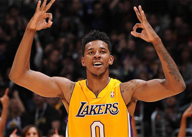 姆巴佩伤愈回归！皇马防线全面告急 阿隆索迎来一丝喜讯（姆巴佩伤愈复出！皇马后防岌岌可危，阿隆索传来一线利好）