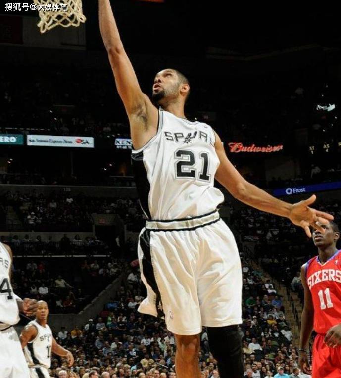 麦迪逊、范德芬4人出席中国香港行活动，指导中小学生踢球（麦迪逊携范德芬等四将亮相中国香港行，走进校园教中小学生踢球）