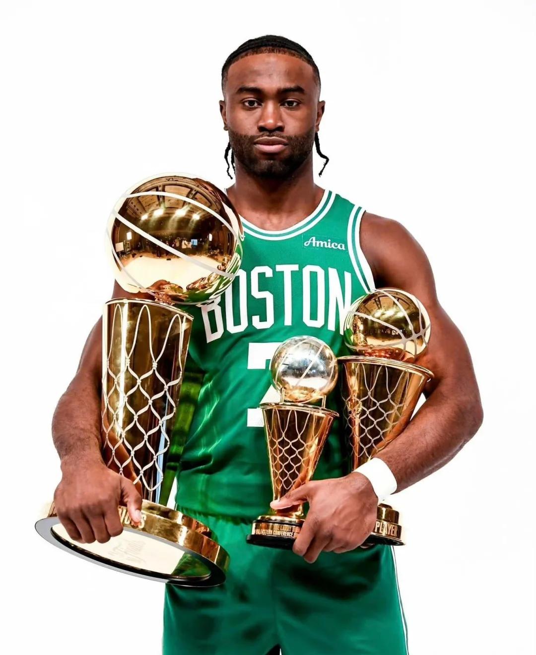 下赛季继续以打破胜场纪录？詹姆斯打趣：我不会追那个纪录的（下季还会冲击胜场纪录？詹姆斯笑称：我不追这个纪录）