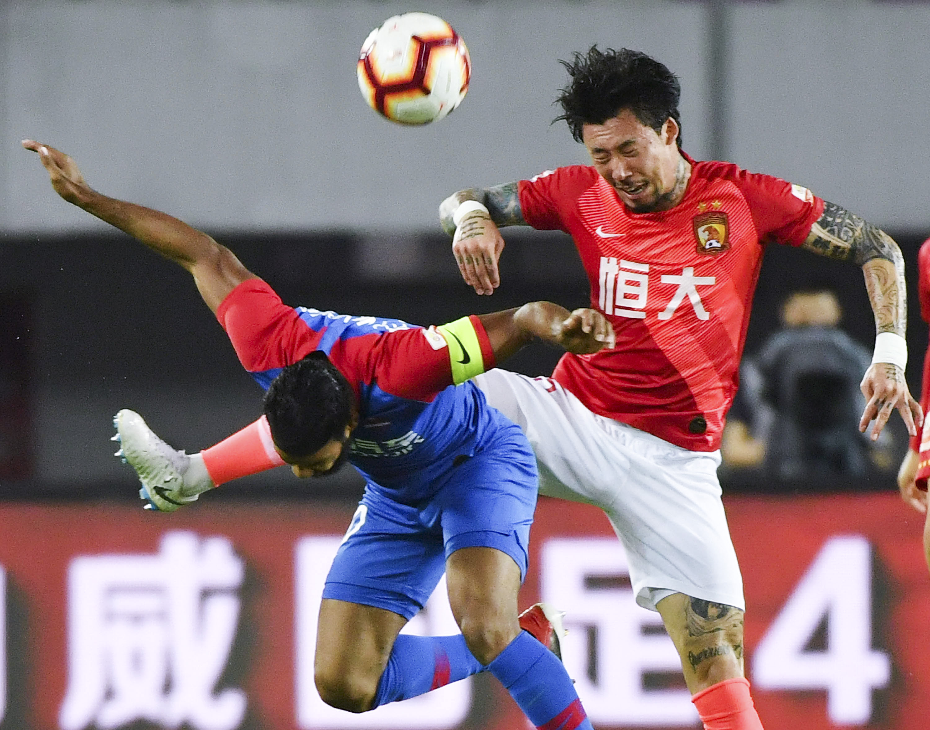 足球报：国安五夺足协杯冠军，憋屈半年终于可以痛快一回（足球报：国安五度捧起足协杯，半年的憋屈总算一吐为快）