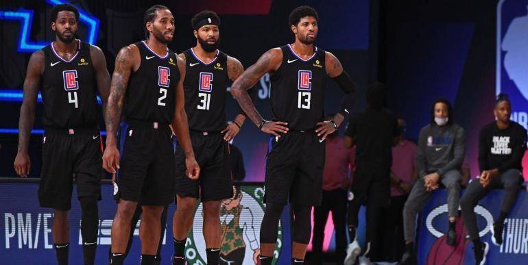 多方消息：萨利巴没有被拍到随队前往维拉公园球场（多家消息源：未见萨利巴随队赴维拉公园球场）