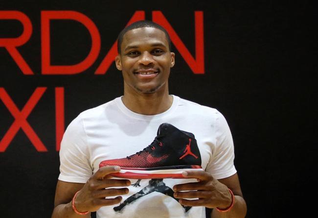 克罗斯谈皇马现状：不要总谈过去，我不需要别人说我想你（克罗斯谈皇马：专注当下，别总怀旧；我不需要别人对我说“想你”）