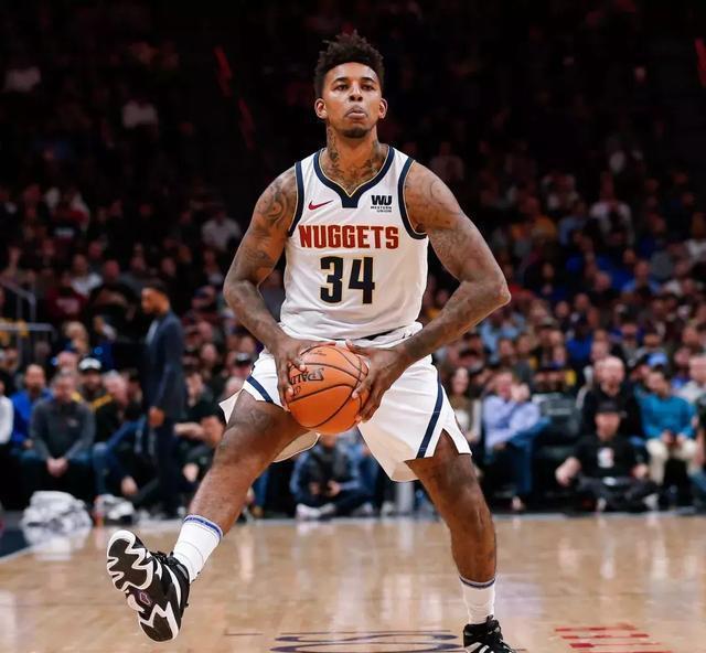 索赔，7名被禁赛一年的马来西亚归化球员计划起诉马来西亚足协（7名遭一年禁赛的马来西亚归化球员拟起诉马来西亚足协并索赔）