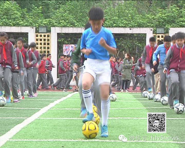 李弘权：新赛季自己寻求稳定，与外援关系亲密到有点“烦”（李弘权谈新赛季：力求稳定，和外援亲密到略感“烦”）